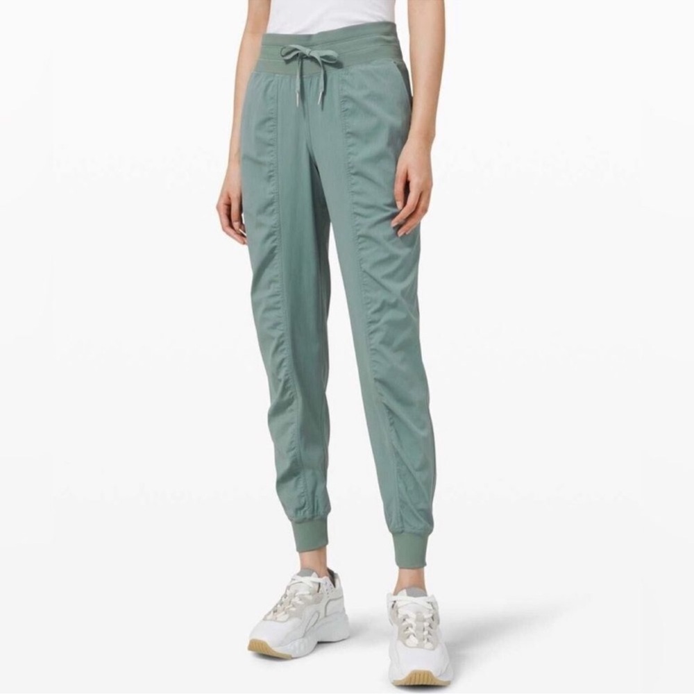 Lululemon joggers size 6